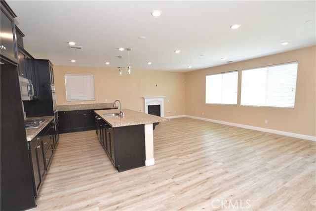8011 Sea Salt Avenue, Fontana CA: https://media.crmls.org/medias/cbc60b26-13af-4980-a729-15508aaf0f3f.jpg