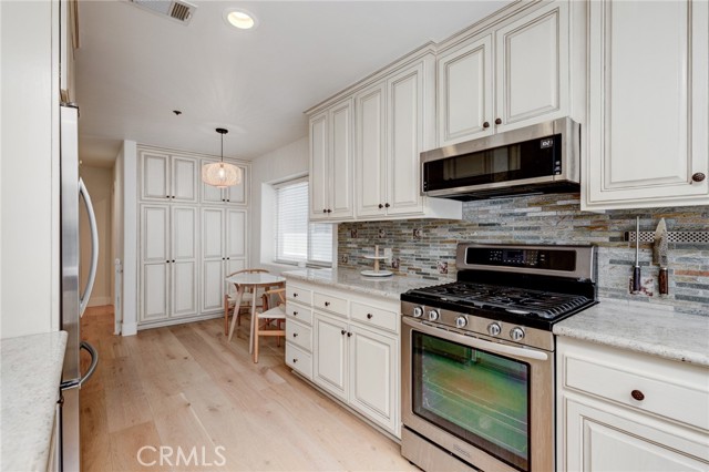 Detail Gallery Image 16 of 42 For 1924 Ruhland Ave #B,  Redondo Beach,  CA 90278 - 3 Beds | 2/1 Baths