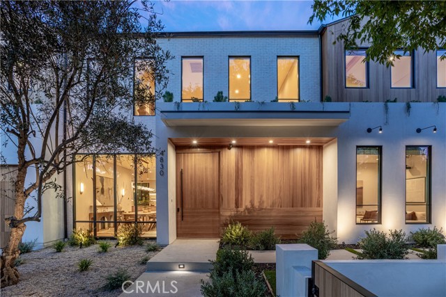 Detail Gallery Image 2 of 34 For 4830 Valjean Ave, Encino,  CA 91436 - 5 Beds | 5/1 Baths