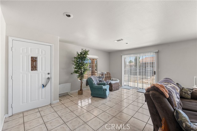 9824 Evelyn Avenue, California City CA: https://media.crmls.org/medias/cbc9367c-d586-419c-96c4-3b6484086870.jpg