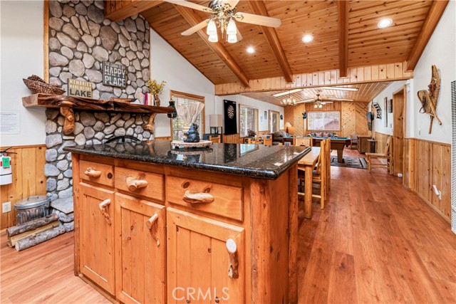 Detail Gallery Image 10 of 34 For 40356 Cliff Ln, Big Bear Lake,  CA 92315 - 2 Beds | 2 Baths