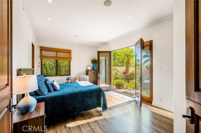 215 S Poinsettia Avenue, Manhattan Beach CA: https://media.crmls.org/medias/cbc95254-74c2-4814-95ff-b1d22b27c4fc.jpg