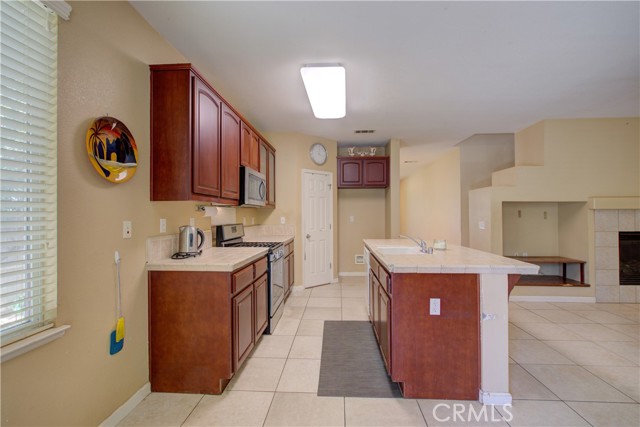 Detail Gallery Image 10 of 55 For 1492 Antioch Ct, Merced,  CA 95348 - 5 Beds | 2/1 Baths