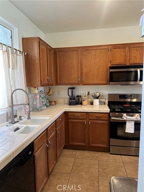 3913 Manquelo Court, Perris CA: https://media.crmls.org/medias/cbcafa1a-8698-458c-ab2c-5d9fffb6be43.jpg