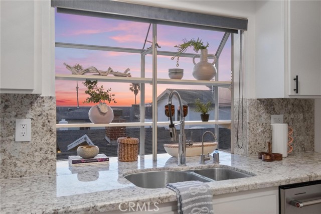 927 6th Street, Hermosa Beach, California 90254, 4 Bedrooms Bedrooms, ,3 BathroomsBathrooms,Residential,Sold,6th,SB25193988