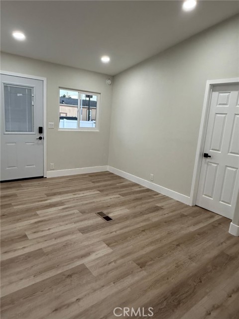 Detail Gallery Image 13 of 23 For 215 S Sullivan Ln #220,  Santa Ana,  CA 92704 - 4 Beds | 2 Baths