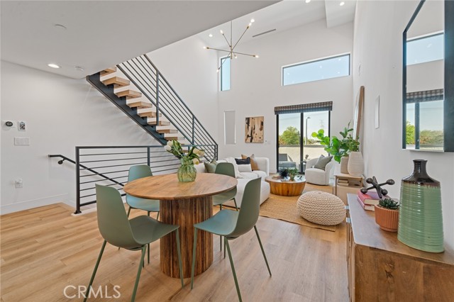 Detail Gallery Image 5 of 27 For 11314 Victory Bld, North Hollywood,  CA 91606 - 3 Beds | 3/1 Baths