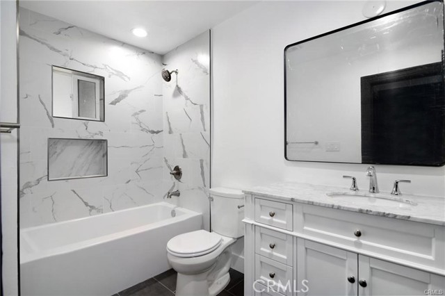 Detail Gallery Image 11 of 12 For 631 1/2 N Benton Way, Silver Lake Los Angeles,  CA 90026 - 2 Beds | 2 Baths