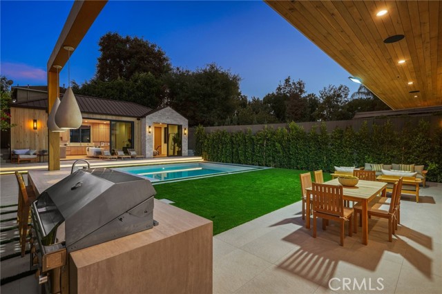 Detail Gallery Image 2 of 56 For 15158 Greenleaf St, Sherman Oaks,  CA 91403 - 6 Beds | 6/1 Baths