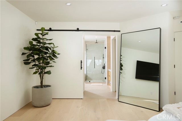 3863 Sherwood Place, Sherman Oaks CA: https://media.crmls.org/medias/cbcf3de9-8798-4a57-a886-ac4fe3fd09c3.jpg