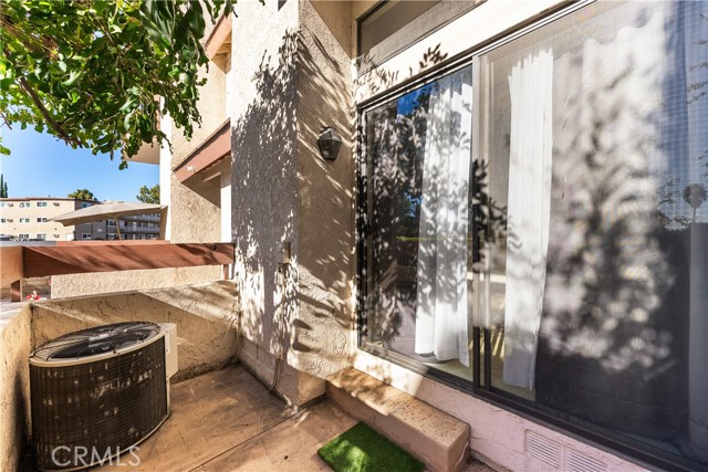 Detail Gallery Image 38 of 52 For 21054 Parthenia #11,  Canoga Park,  CA 91304 - 3 Beds | 3 Baths