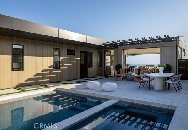 Detail Gallery Image 2 of 18 For 1233 Outrigger Dr, Corona Del Mar,  CA 92625 - 5 Beds | 5/1 Baths