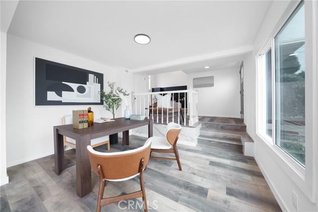 Detail Gallery Image 12 of 27 For 2423 Rockdell, La Crescenta,  CA 91214 - 4 Beds | 3 Baths