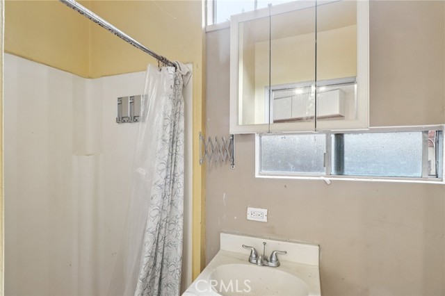 5603 Heatherdale Drive, Los Angeles CA: https://media.crmls.org/medias/cbd215d6-347d-4f18-bfcd-e41a69a0a187.jpg