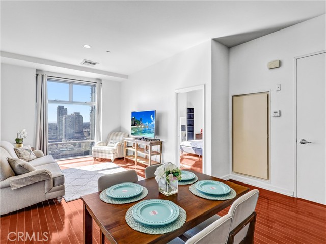 Detail Gallery Image 11 of 32 For 801 S Grand Ave #1812,  Los Angeles,  CA 90017 - 2 Beds | 2 Baths