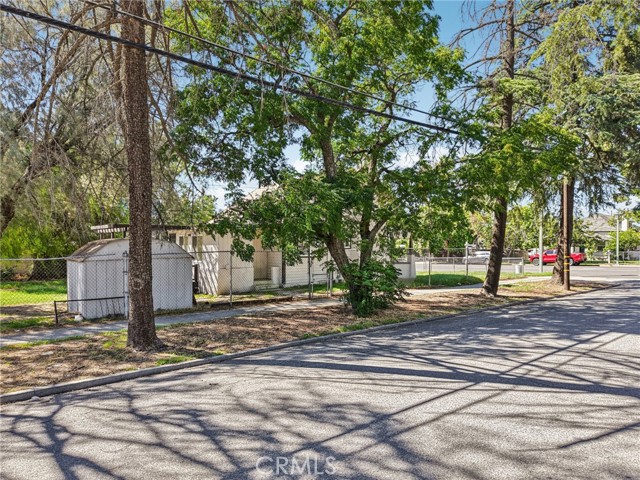 182 N 4 Street, Banning CA: https://media.crmls.org/medias/cbd411ff-674b-4b61-aac1-157e614514a8.jpg