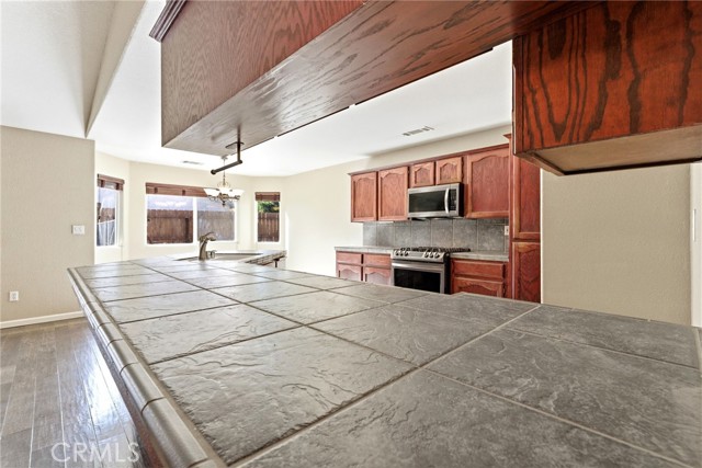 Detail Gallery Image 24 of 54 For 2431 S Cedar, Visalia,  CA 93292 - 3 Beds | 2 Baths