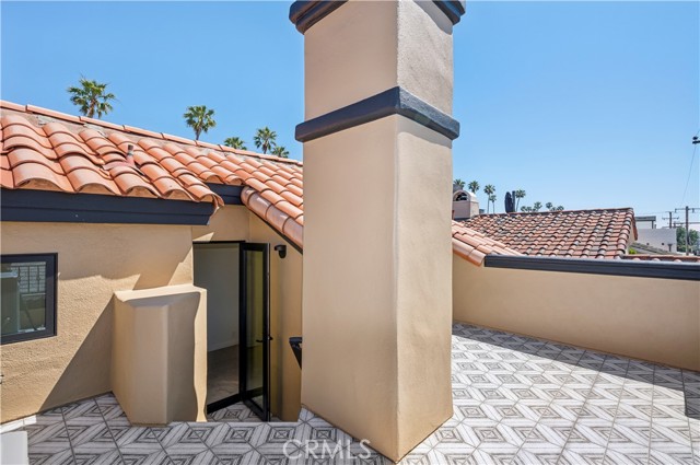 441 1/2 Goldenrod Avenue, Corona del Mar CA: https://media.crmls.org/medias/cbd47a94-72f6-496a-b8fb-80d8e448a2b0.jpg
