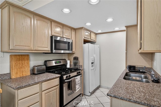 Detail Gallery Image 2 of 35 For 20545 S Vermont Ave #3,  Torrance,  CA 90502 - 1 Beds | 1 Baths