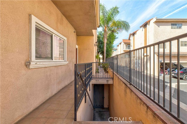 Detail Gallery Image 39 of 53 For 1613 Grismer Ave #105,  Burbank,  CA 91504 - 2 Beds | 3 Baths