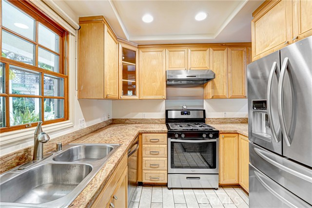 Detail Gallery Image 5 of 26 For 333 N Hill Ave #203,  Pasadena,  CA 91106 - 2 Beds | 2 Baths