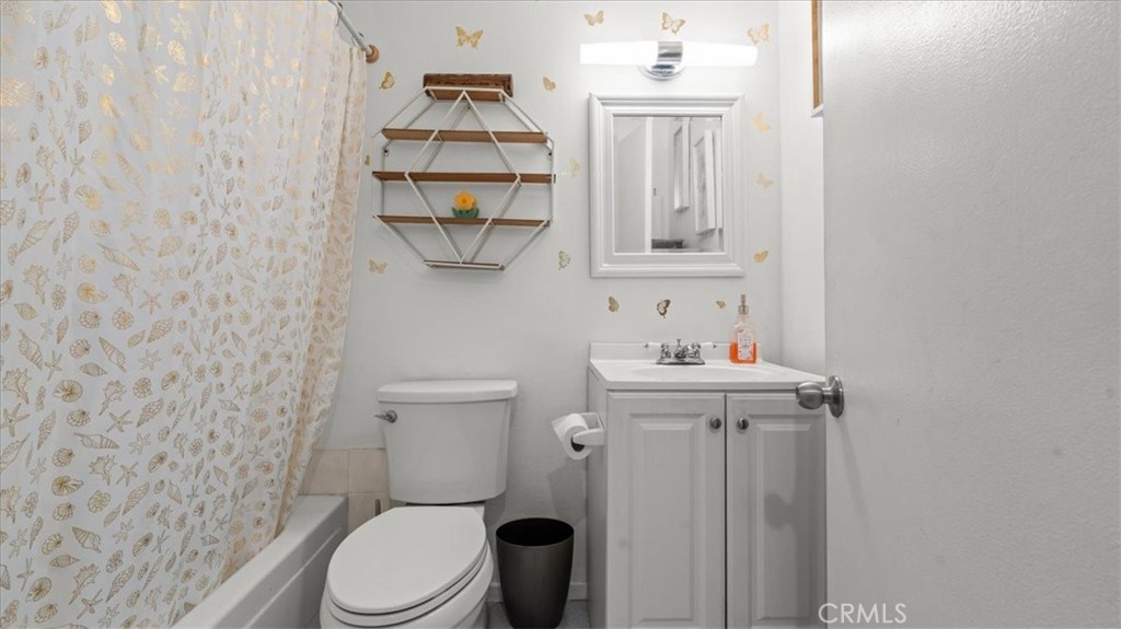 https://media.crmls.org/medias/cbd66b44-a507-4757-8f95-0a01d6b6149f.jpg?preset=X-Large