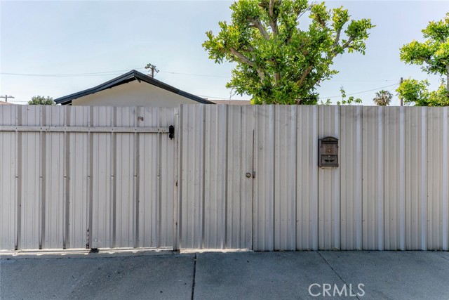 Detail Gallery Image 4 of 44 For 11127 Monogram Ave, Granada Hills,  CA 91344 - 3 Beds | 2 Baths