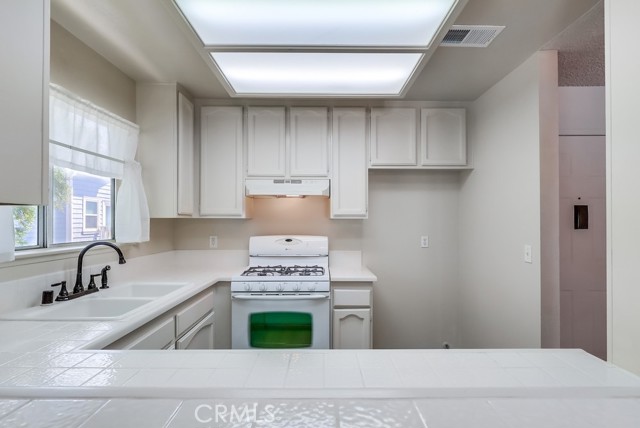 12874 Sycamore Village Drive, Norwalk CA: https://media.crmls.org/medias/cbd7ffc5-b100-4ca3-a298-8d1b943bfe57.jpg