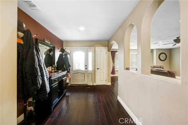 Detail Gallery Image 17 of 45 For 533 Woodhaven Ct, Upland,  CA 91786 - 4 Beds | 3/1 Baths