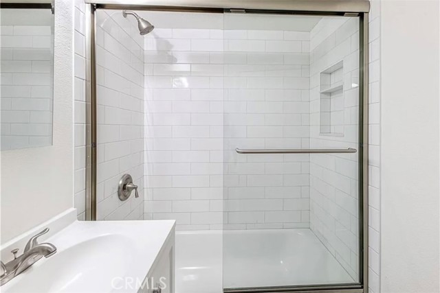 Detail Gallery Image 4 of 10 For 1450 Locust Ave #221,  Long Beach,  CA 90813 - 1 Beds | 1 Baths