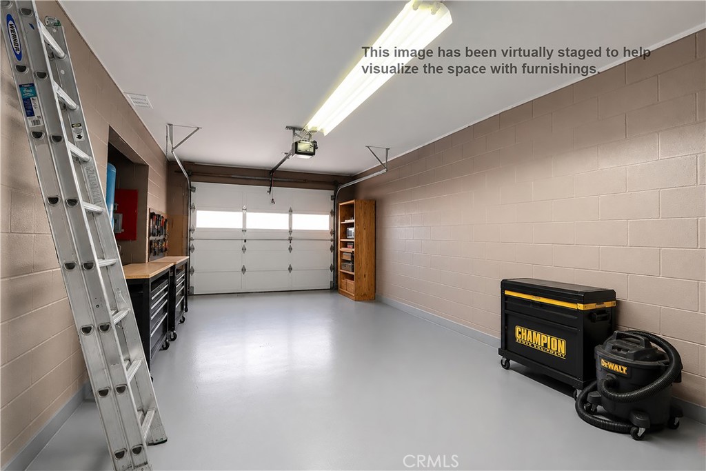 https://media.crmls.org/medias/cbdb4abf-34cc-4eca-a8b0-ed4d8b19e74f.jpg?preset=X-Large