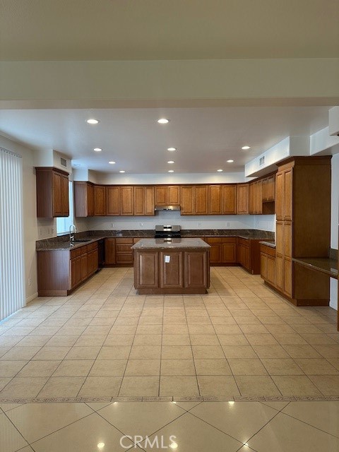 Detail Gallery Image 9 of 22 For 12336 Osprey, Victorville,  CA 92392 - 5 Beds | 3/1 Baths