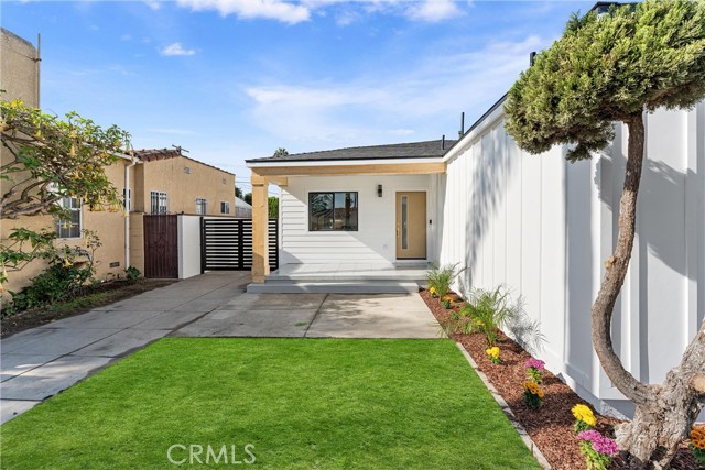 3945 S Norton Avenue, Los Angeles CA: https://media.crmls.org/medias/cbdc4c38-dc1a-4c94-ad20-258f562eaf5e.jpg