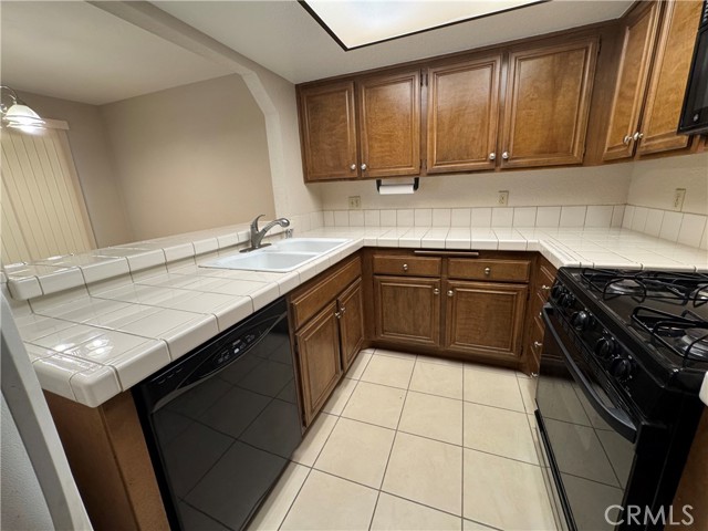 600 Central Avenue, Riverside CA: https://media.crmls.org/medias/cbdd8530-d224-43b6-9856-b2b30c5c1159.jpg