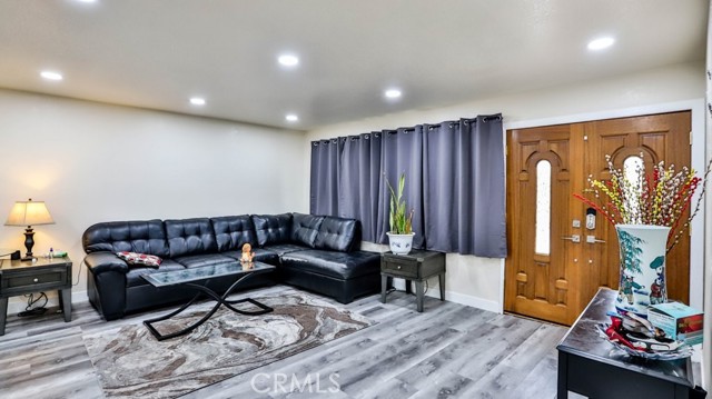 Detail Gallery Image 7 of 18 For 6631 Walton Dr, Huntington Beach,  CA 92647 - 4 Beds | 2 Baths