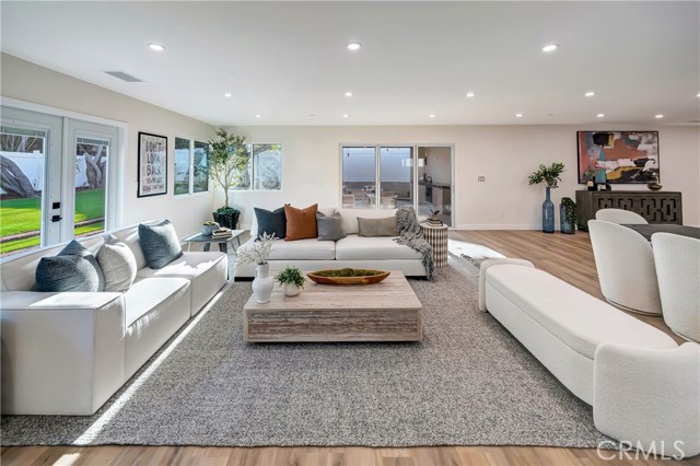 Detail Gallery Image 18 of 41 For 24250 Friar St, Woodland Hills,  CA 91367 - 4 Beds | 4 Baths