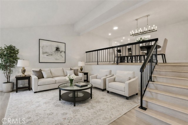 Detail Gallery Image 4 of 41 For 18423 Collins St a,  Tarzana,  CA 91356 - 2 Beds | 1/1 Baths