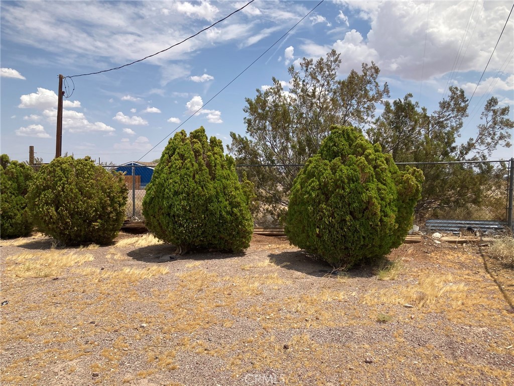 https://media.crmls.org/medias/cbdfea55-8ff1-48d5-aeb2-f30e0339b66e.jpg?preset=X-Large