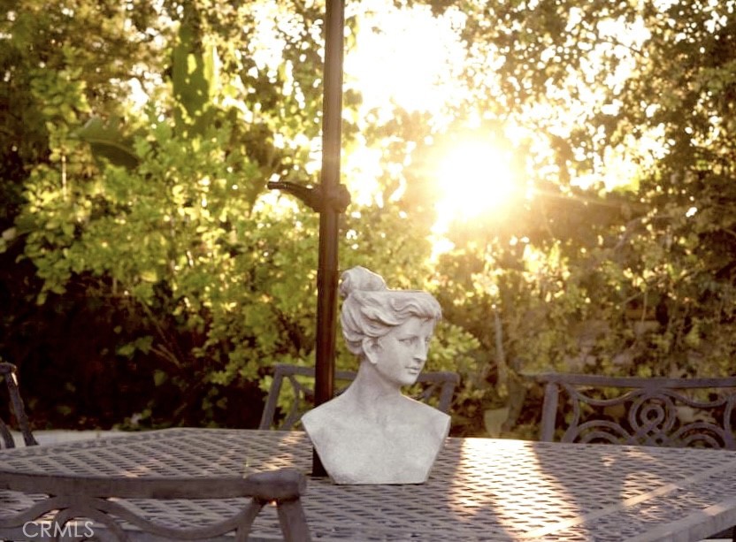 https://media.crmls.org/medias/cbdff9ff-49d9-4907-8283-91b4879ba364.jpg?preset=X-Large