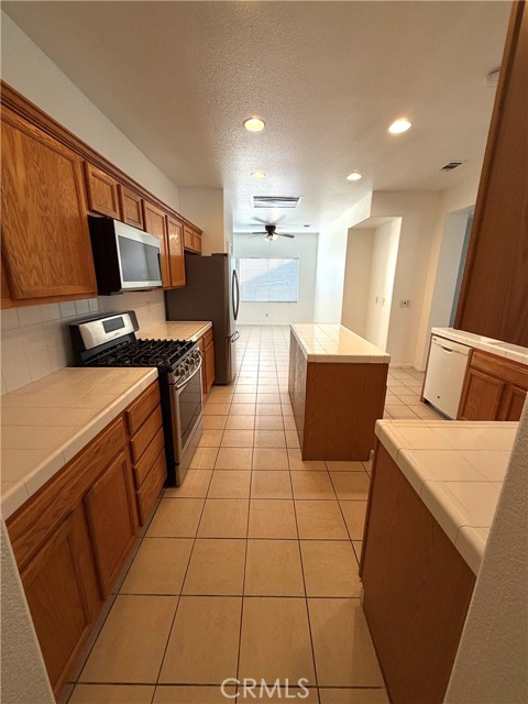 Detail Gallery Image 4 of 28 For 1335 Torrey Pines Ct, Atwater,  CA 95301 - 4 Beds | 2 Baths