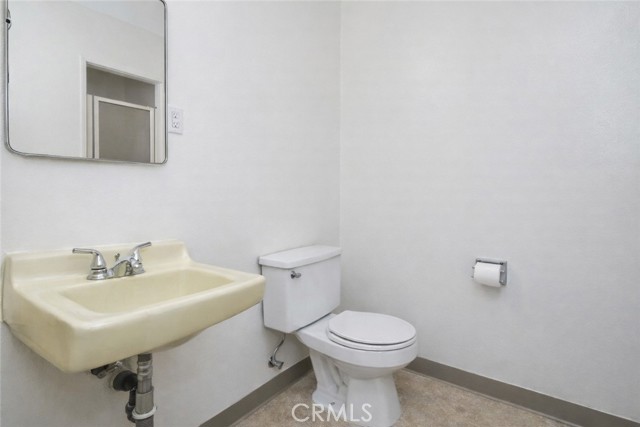 Detail Gallery Image 6 of 7 For 4725 August, Los Angeles,  CA 90008 - – Beds | – Baths