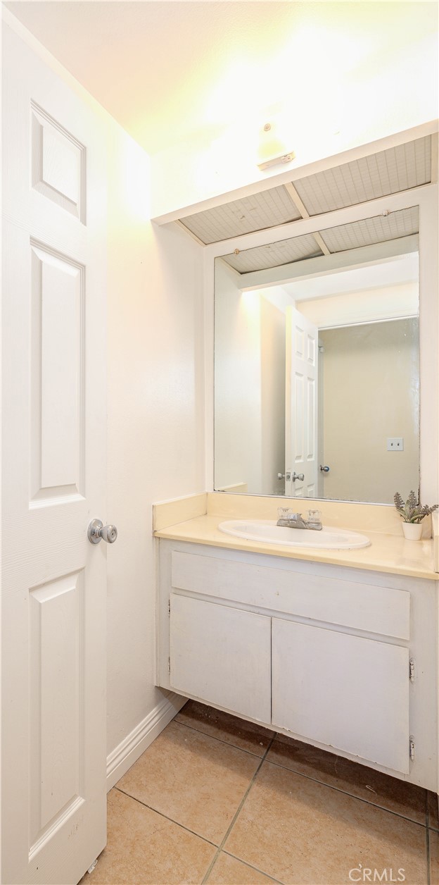 Detail Gallery Image 27 of 27 For 2602 Monte Carlo Dr #10,  Santa Ana,  CA 92706 - 3 Beds | 2/1 Baths