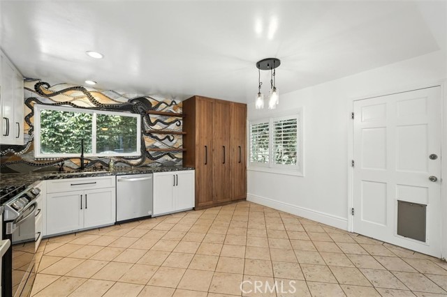 Detail Gallery Image 11 of 31 For 414 N Gertruda #B,  Redondo Beach,  CA 90277 - 3 Beds | 2 Baths