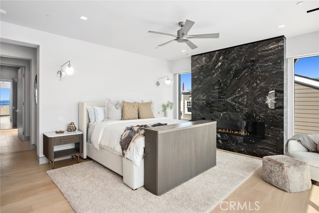 706 W Oceanfront, Newport Beach CA: https://media.crmls.org/medias/cbe09a88-ce4f-485d-bab6-d6e69af92102.jpg