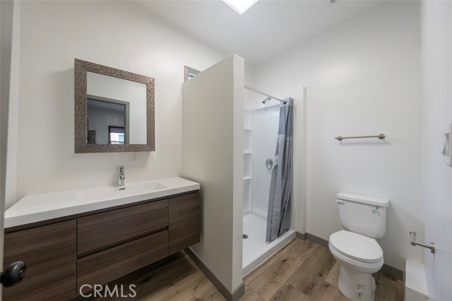 532 W 5th Street, Long Beach CA: https://media.crmls.org/medias/cbe0e7a9-b65e-4520-b29d-c88740a7a679.jpg