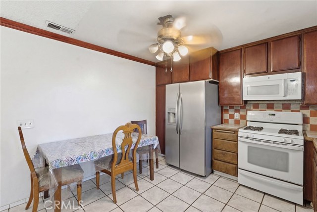 Detail Gallery Image 7 of 23 For 1077 Westpark, Corona,  CA 92882 - 4 Beds | 2 Baths