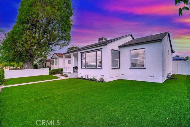 Detail Gallery Image 1 of 23 For 6438 Lindley Ave, Reseda,  CA 91335 - 4 Beds | 3 Baths