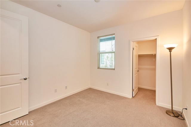 Detail Gallery Image 9 of 39 For 944 N Divino Privado, Ontario,  CA 91764 - 3 Beds | 3/1 Baths