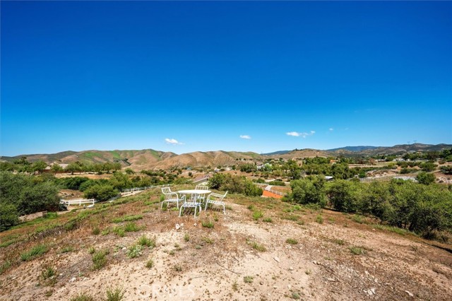 13700 Summit Knoll Road, Agua Dulce CA: https://media.crmls.org/medias/cbe384cd-4c9c-4912-b85a-d776b960f171.jpg