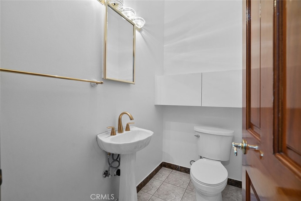 https://media.crmls.org/medias/cbe446e5-fc0c-46fc-9d41-2e59b36e8362.jpg?preset=X-Large